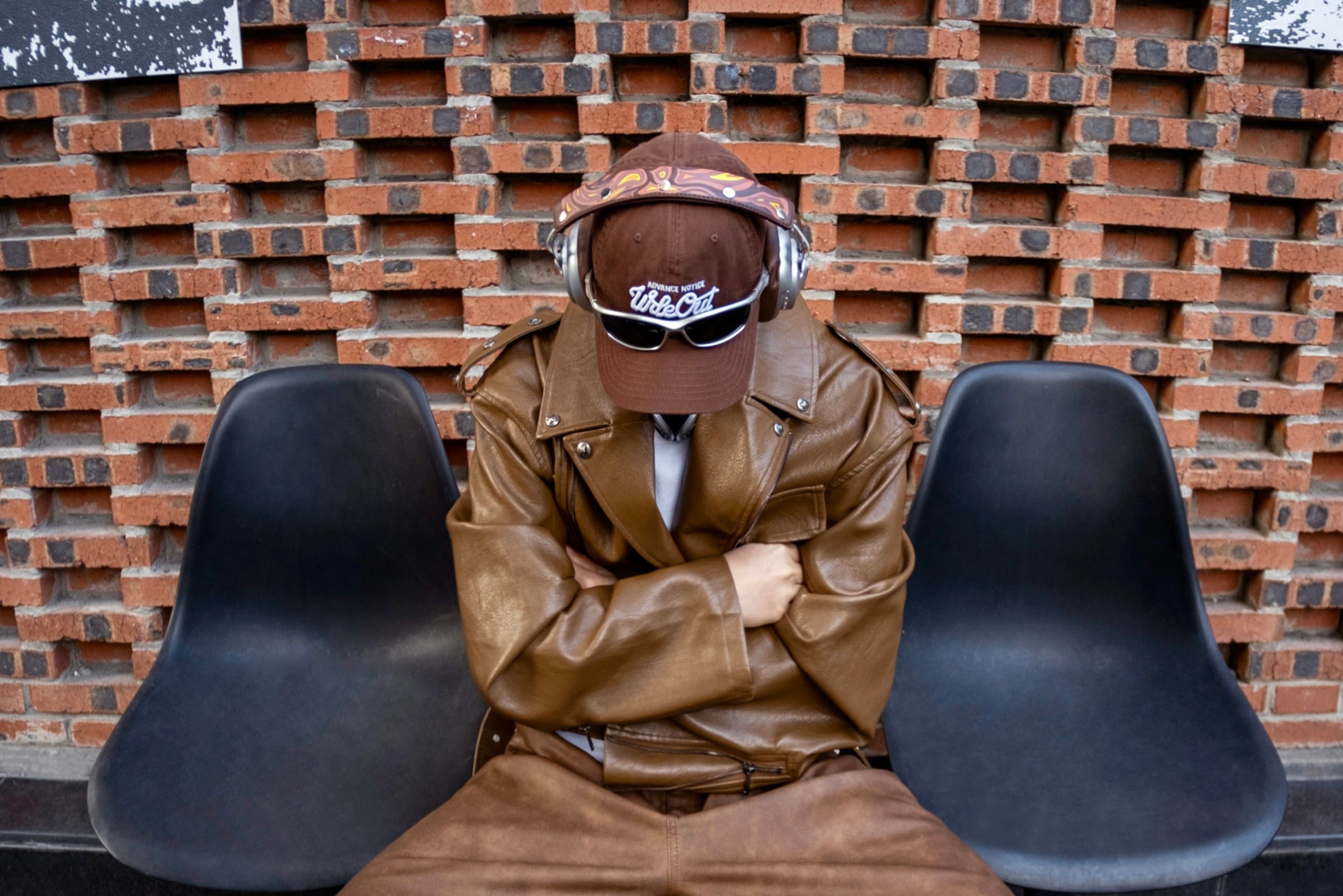 街頭「美拉德」風暴:當 MONIXIBI Rainbow 成為你的終極穿搭配飾 - monixibi flagship store